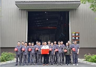  五四青年 | 與時間賽跑，讓機器也有溫度——制造二部喜獲長沙高新區“工人先鋒號”